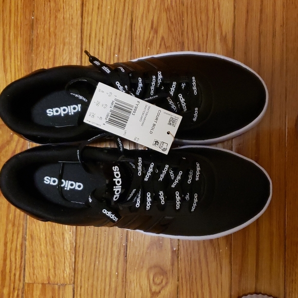 NEW ADIDAS SNEAKER - Picture 2 of 6